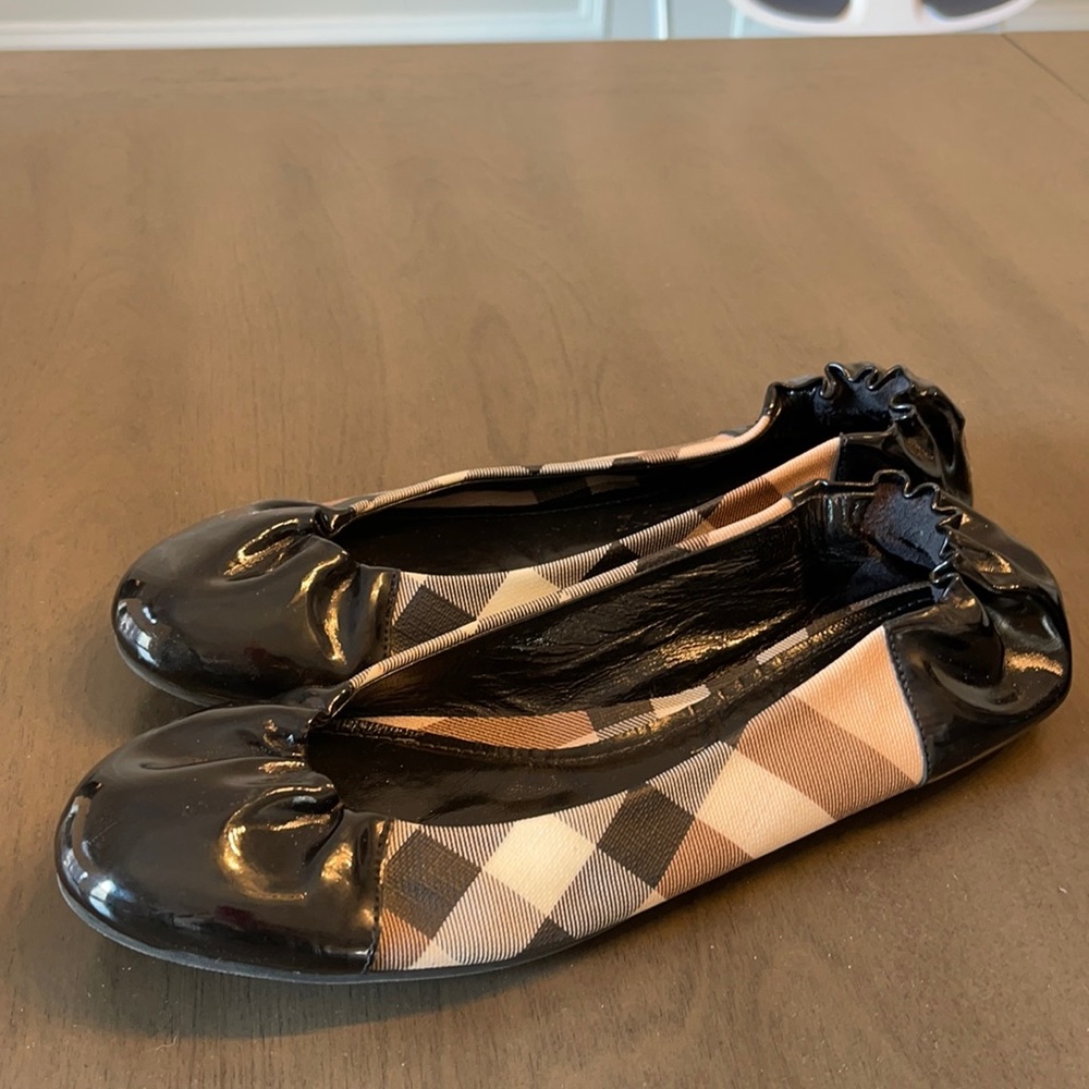 Burberry Flats Size 37